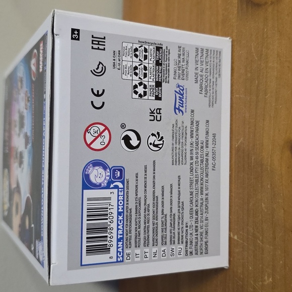 Funko Pop Doctor Strange Multiverse Figure - Red and Blue - Picture 6 of 6